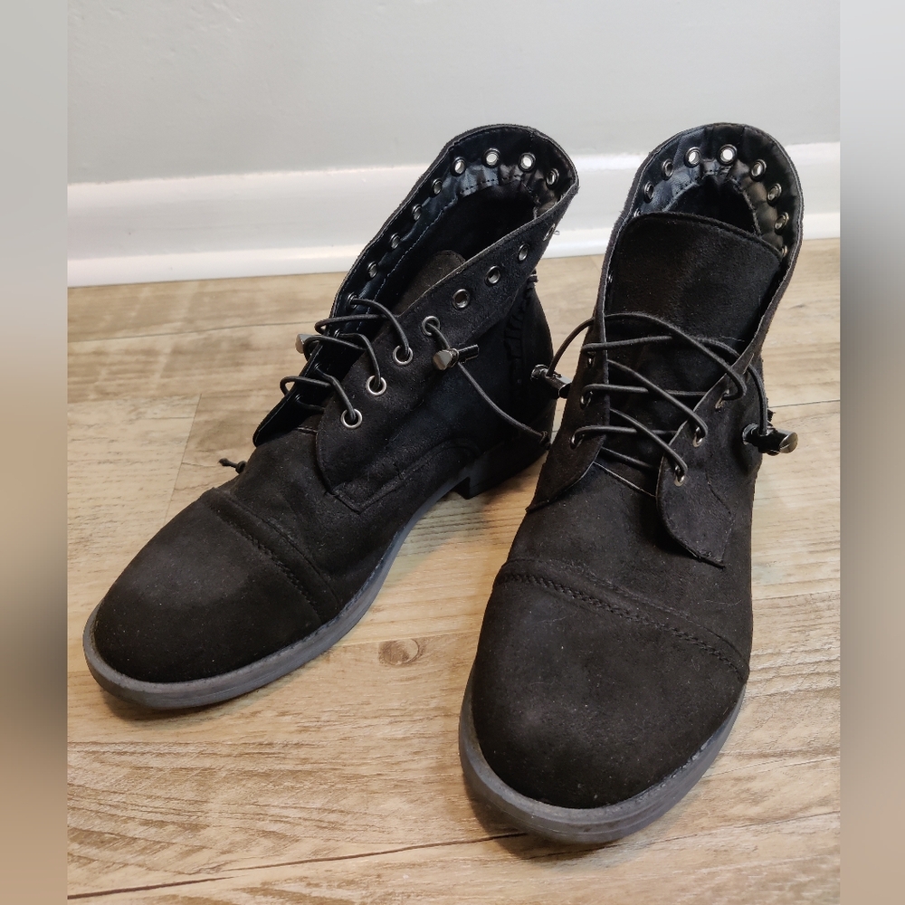 Cloud Walkers By Avenue Black Suede Booties Size 10